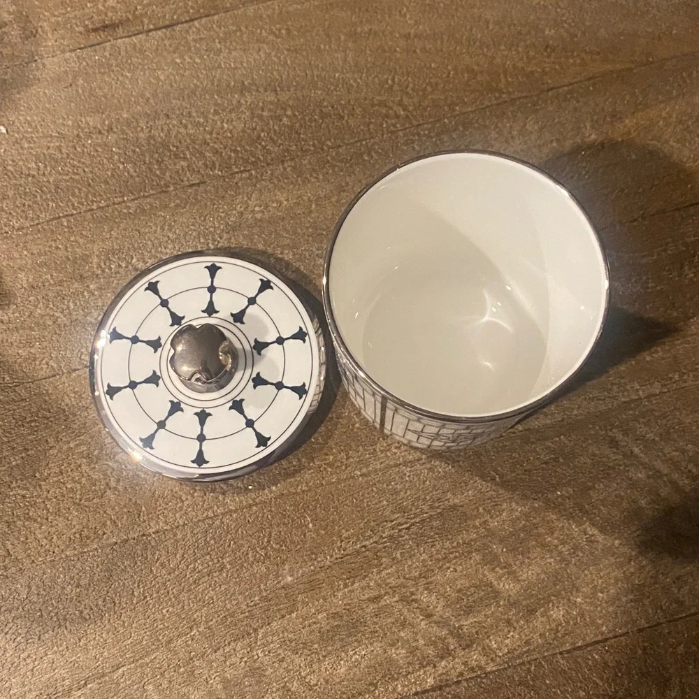Casa Blanca Mini New York Porcelain Candle Vessel jar